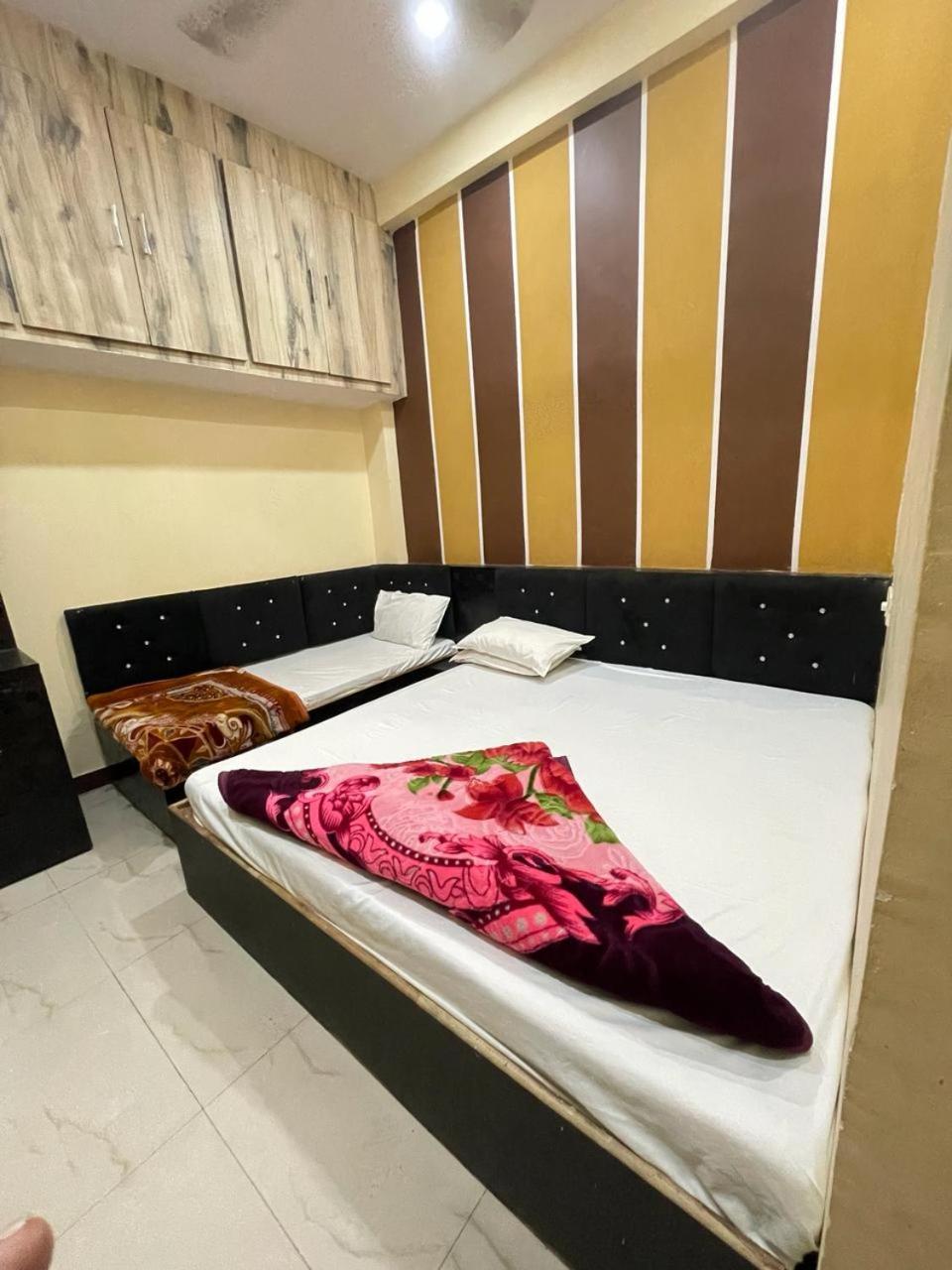 Hotel Amritam Inn อุจเจน ภายนอก รูปภาพ